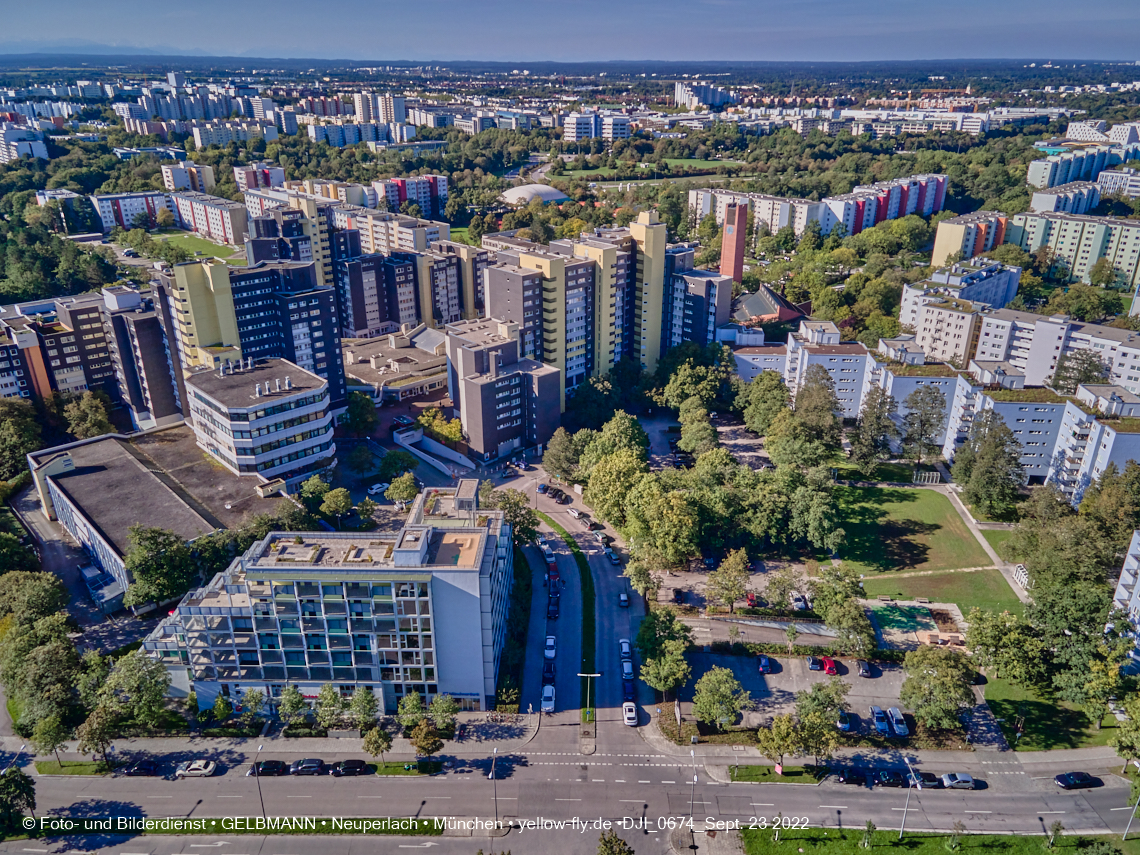 23.09.2022 - Karl-Marx-Ring 53-53c und Studentenwohnheim und Marx-Zentrum in Neuperlach